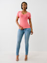 CAMISETA CON CUELLO EN V Y HERRADURA CRISTAL ALADA