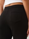 PANTALONES JOGGER CON HERRADURA DE CRISTALES