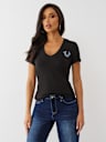 CAMISETA CON CUELLO EN V Y HERRADURA DE BANDANA