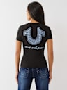 CAMISETA CON CUELLO EN V Y HERRADURA DE BANDANA