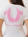 CAMISETA CON CUELLO EN V Y HERRADURA DE BANDANA