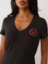 CAMISETA CON CUELLO EN V Y LOGOTIPO BRILLANTE