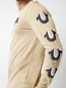 REPEATED HORSESHOE LONG SLEEVE TEE