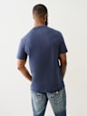 CAMISETA CON LOGOTIPOS TEXTURIZADOS