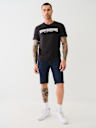 CAMISETA RIBETEADA CON CINTA Y LOGOTIPO ARQUEADO
