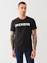 CAMISETA RIBETEADA CON CINTA Y LOGOTIPO ARQUEADO