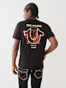 CAMISETA CON LOGOTIPO DE HERRADURA METÁLICO