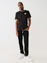 CAMISETA CON LOGOTIPO DE HERRADURA METÁLICO