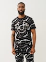 CAMISETA CON LOGOTIPO CON ONDULACIONES EN TODA LA PRENDA