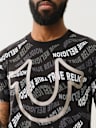 CAMISETA CON LOGOTIPO CON ONDULACIONES EN TODA LA PRENDA
