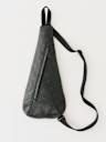 MOCHILA BANDOLERA CON MONOGRAMA