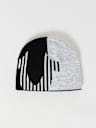 GORRO CON BLOQUES DE COLOR A RAYAS CON HERRADURA