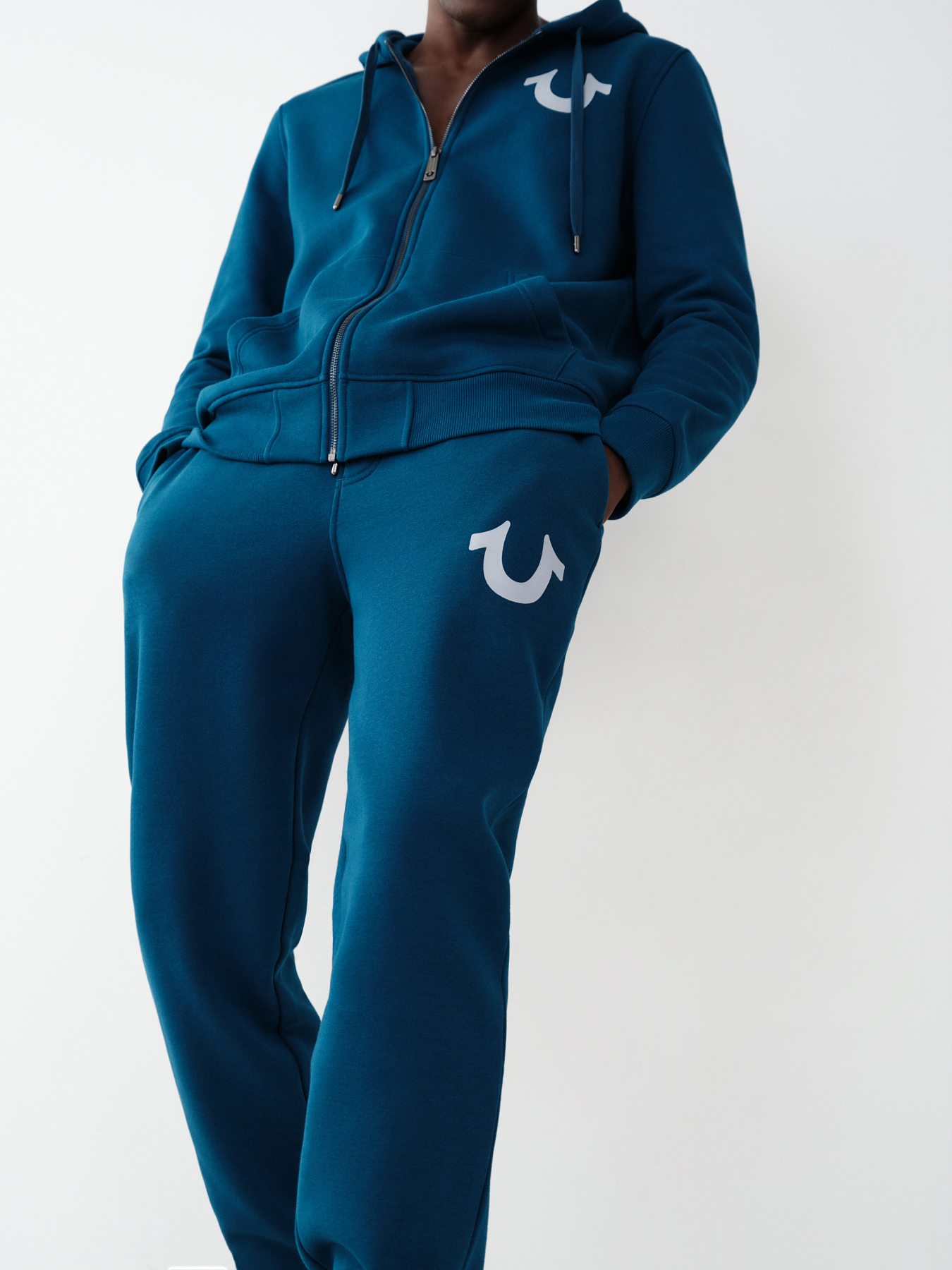 PANTALONES DEPORTIVOS CON LOGOTIPO