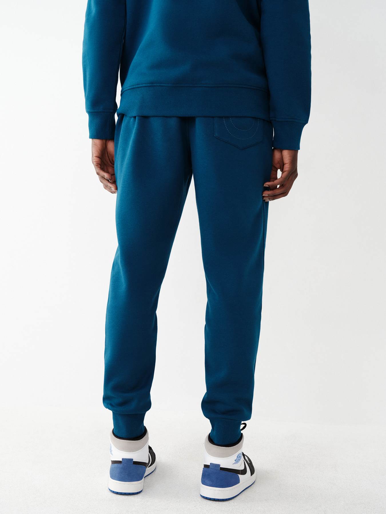 PANTALONES DEPORTIVOS CON LOGOTIPO