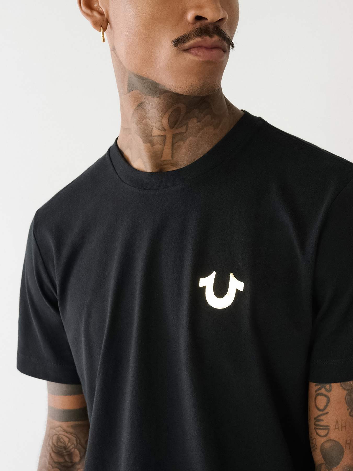 HORSESHOE LOGO CREW NECK TEE