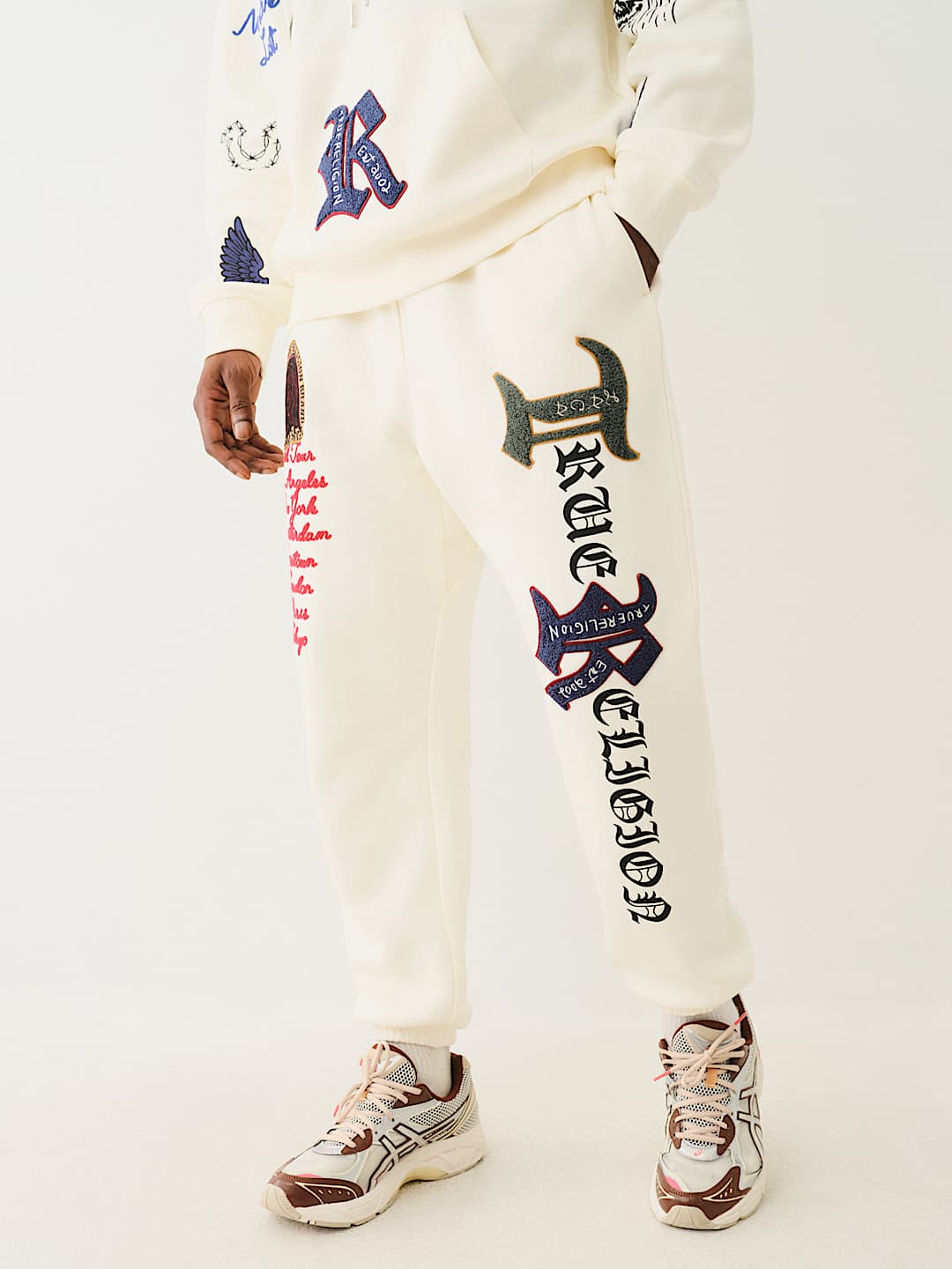 LOGO PATCH EMBROIDERY JOGGER