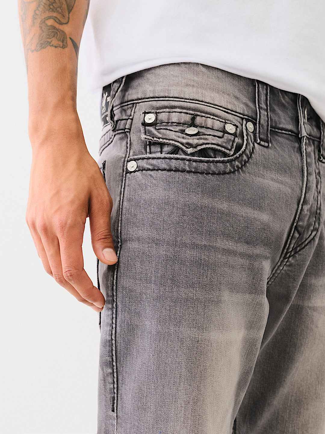 RICKY EMBOSSED HORSESHOE BIG T STRAIGHT JEAN