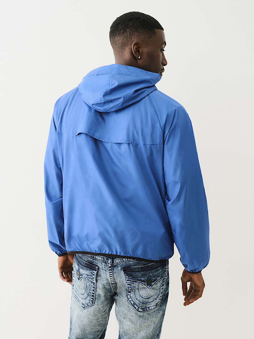 PACKABLE LIGHTWEIGHT HOODED WINDBREAKER