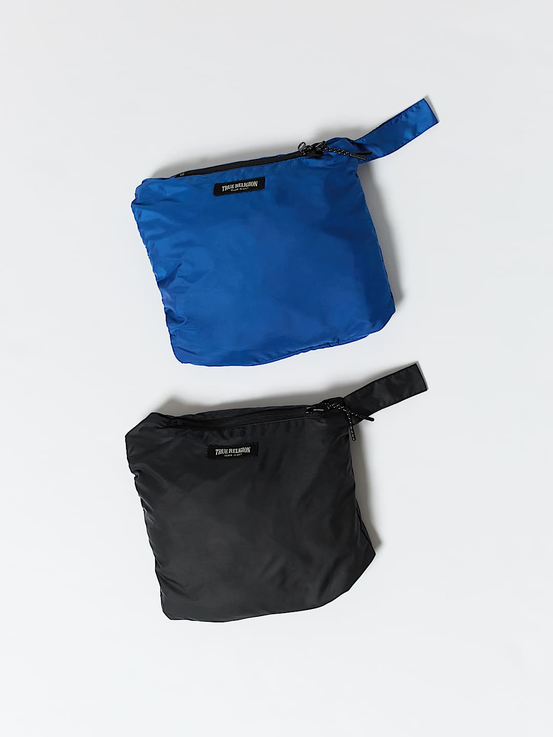 PACKABLE LIGHTWEIGHT HOODED WINDBREAKER