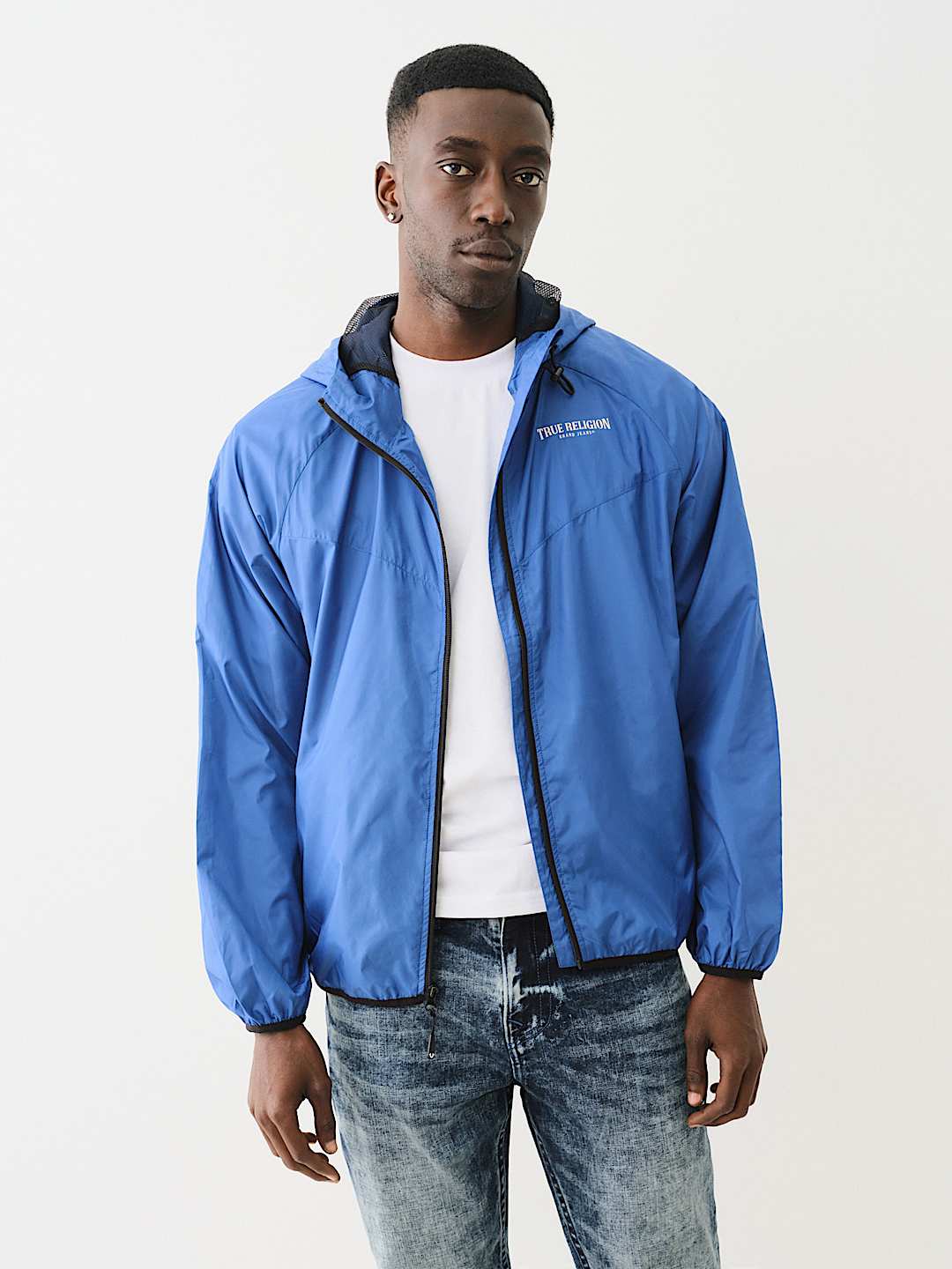 PACKABLE LIGHTWEIGHT HOODED WINDBREAKER