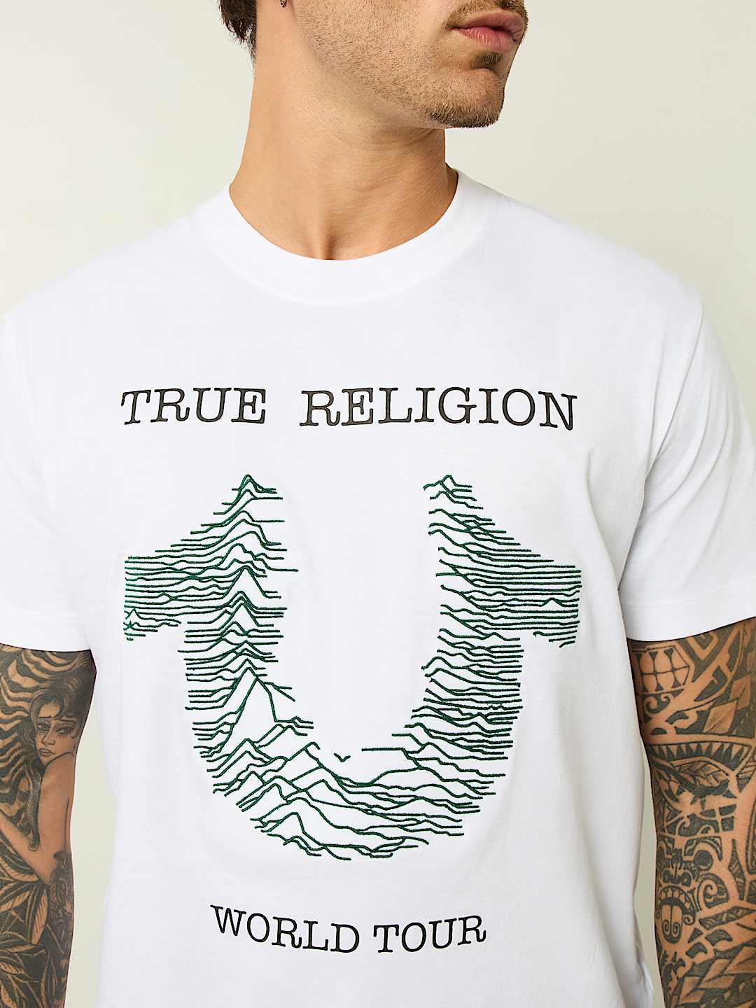 EMBROIDERED RADIO WAVE HORSESHOE TEE