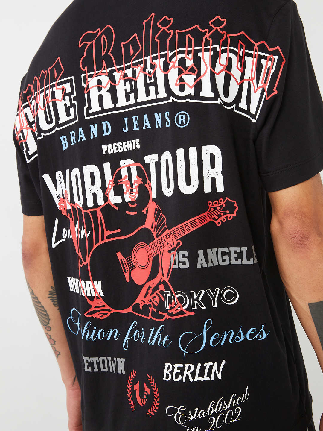 WORLD TOUR LOGO RELAXED TEE