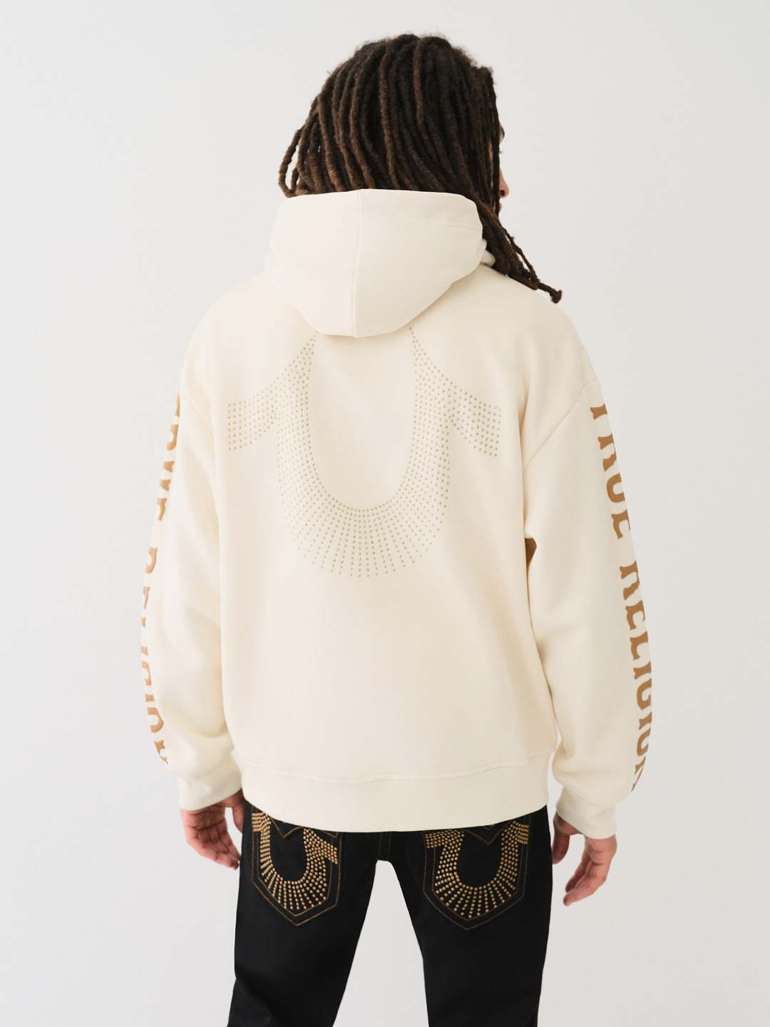 SUDADERA CON CAPUCHA Y HERRADURA CON TACHAS