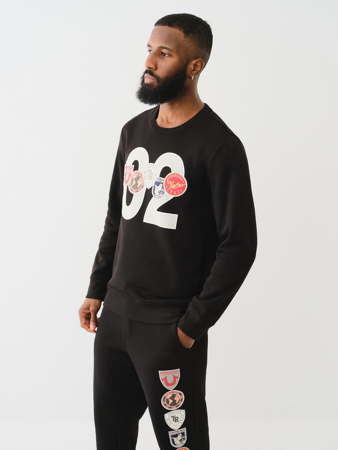 PATCH CREW SWEATSHIRT