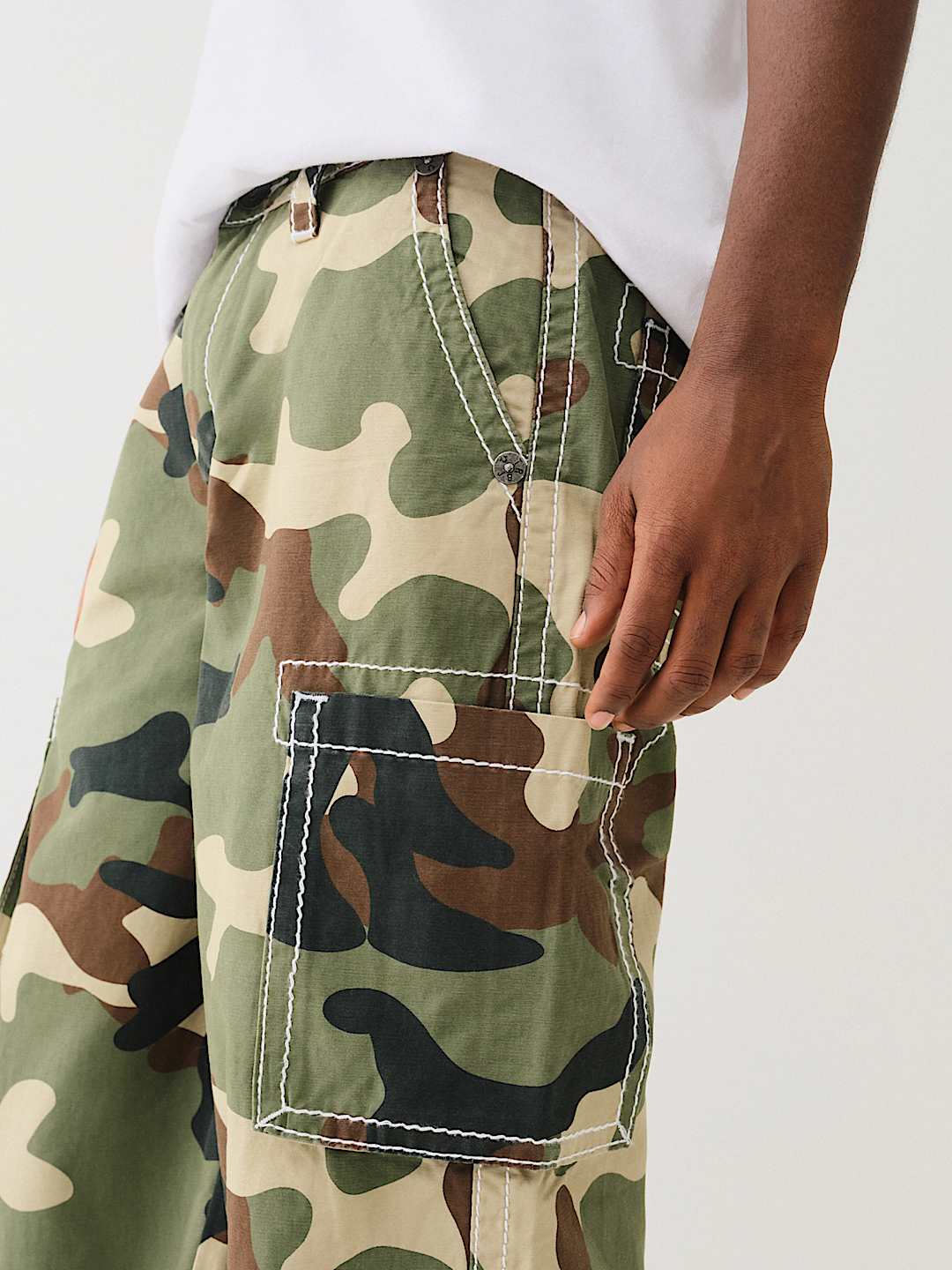 【TRUE RELIGION】TWILL素材 ロゴ入り ビッグT カーゴパンツ TWILL BIG T CARGO BAGGY PANT | True Religion