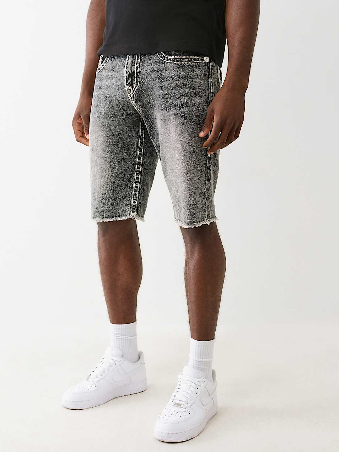 TRUE RELIGION ★ リッキー フレイド ショートパンツ ストリート RICKY SUPER T FRAYED SHORT - RESISTANCE BLACK WASH | True