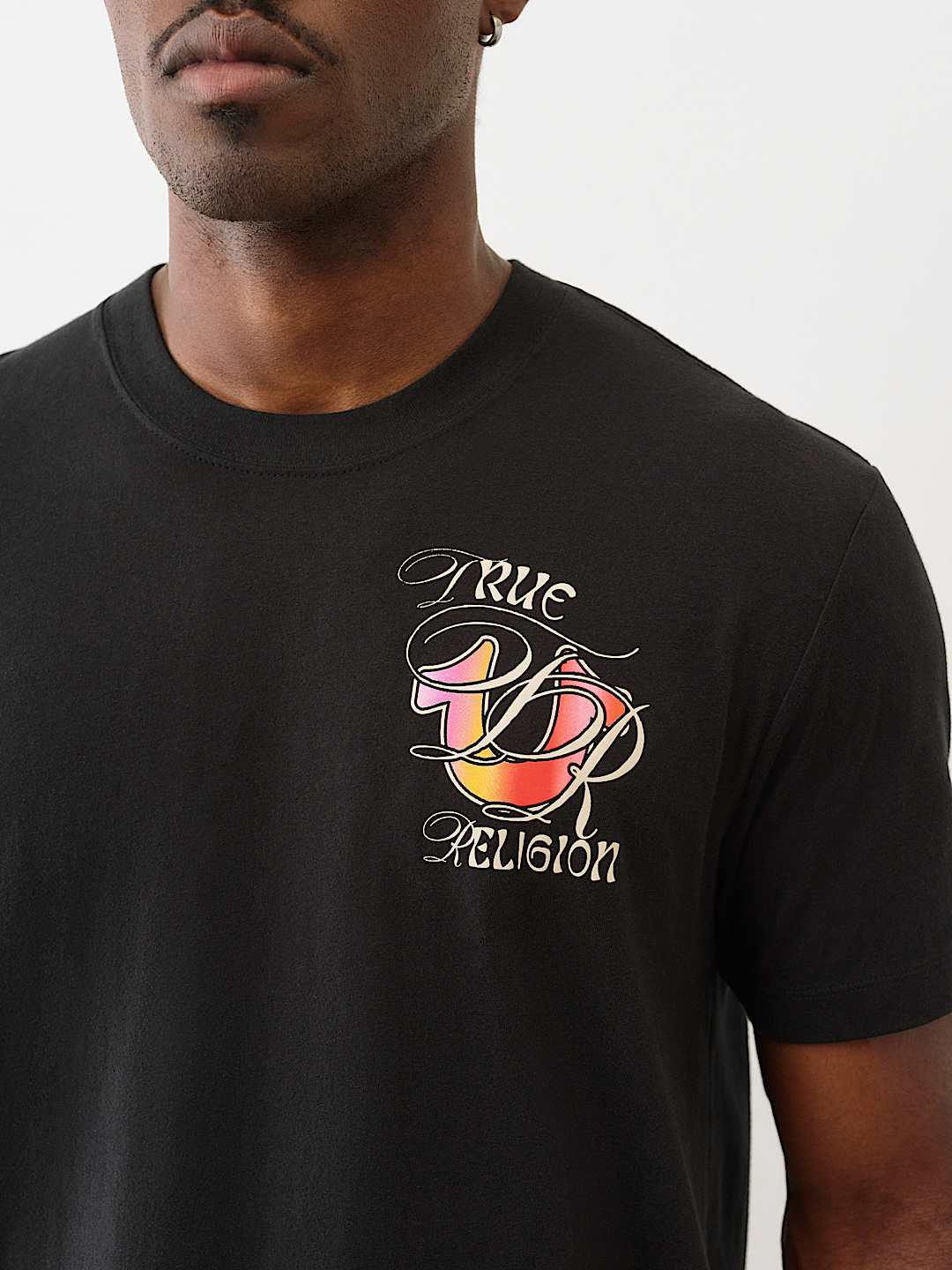 関税込み♪【TRUE RELIGION】OMBRE WORLD ロゴ ★ Tシャツ OMBRE WORLD TOUR GRAPHIC TEE | True Religion
