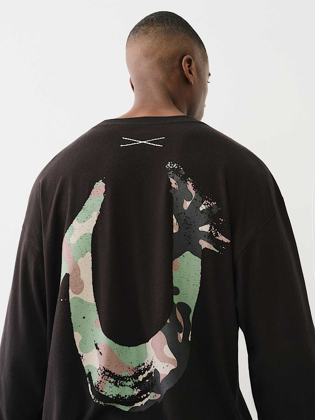 CAMISETA DE MANGA LARGA CON HERRADURA CAMUFLADA PINTADA