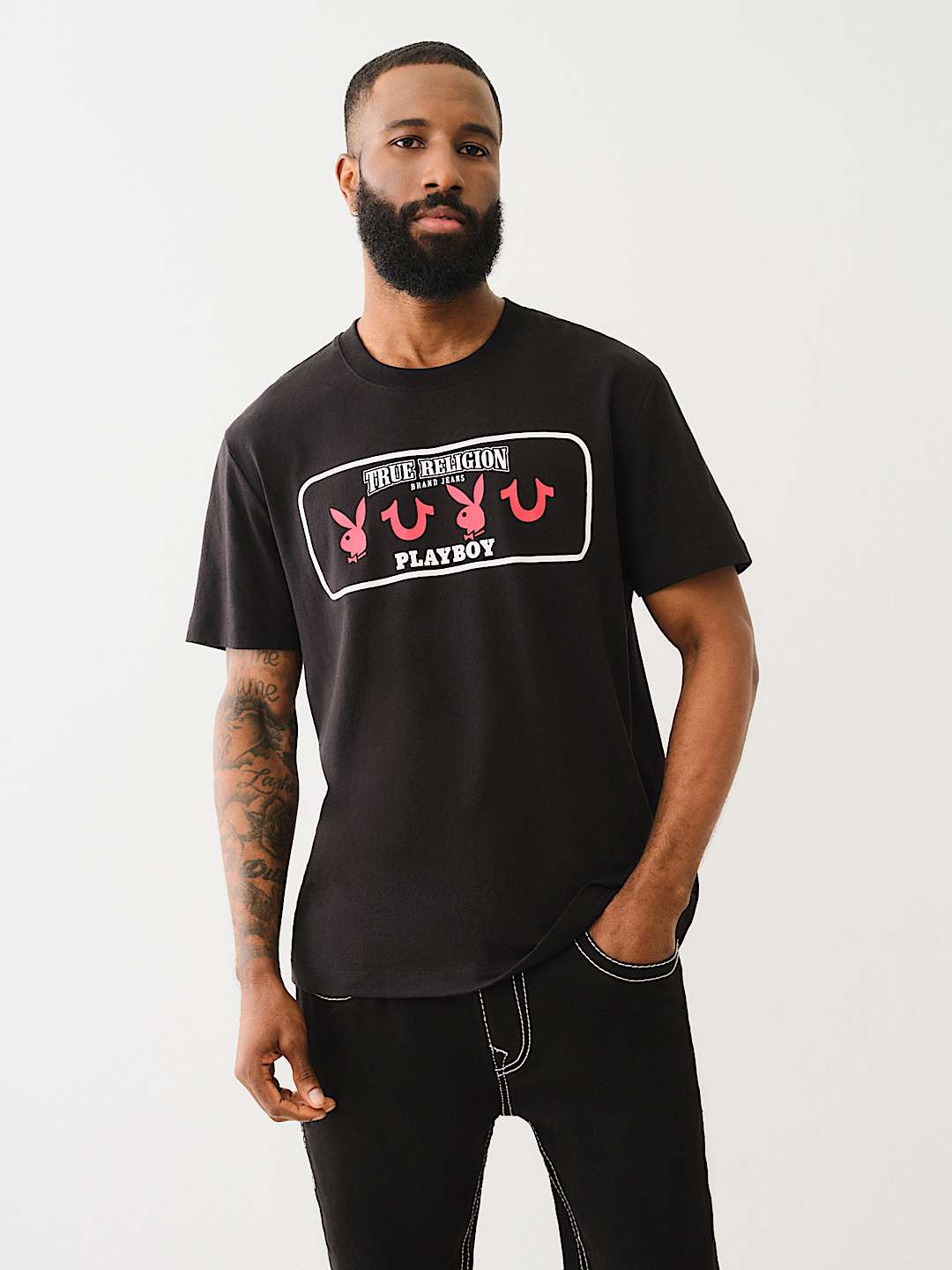 【True Religion】Playboy バニー ホースシュー ロゴ Tシャツ True Religion Playboy Bunny Horseshoe Logo Tee – DTLR