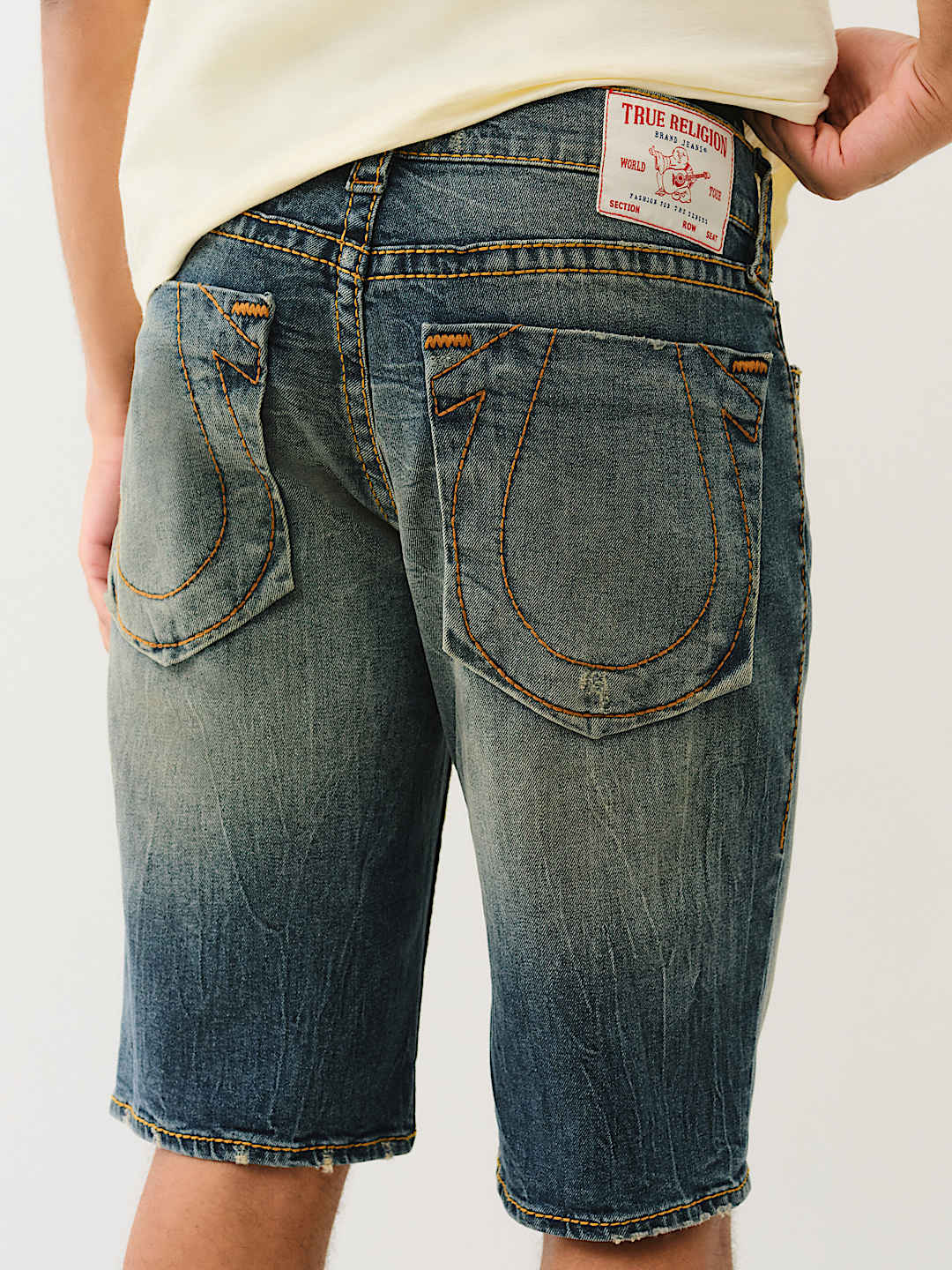 RICKY BIG T OVERSIZED HORSESHOE SHORT