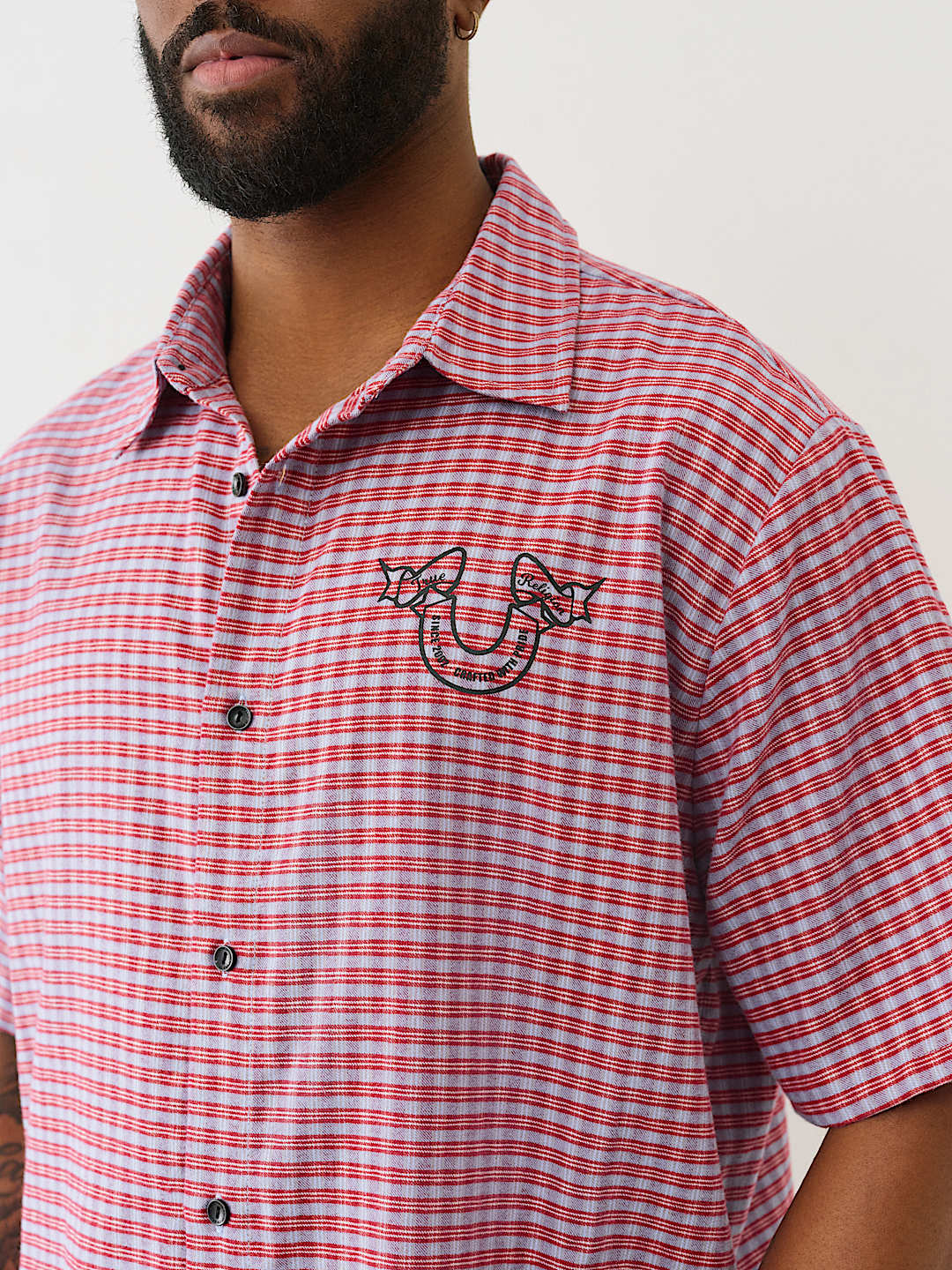 関税込み♪【TRUE RELIGION】BOXY GRID ロゴ★ストライプ シャツ BOXY GRID STRIPE SPORT SHIRT - Red | True Religion