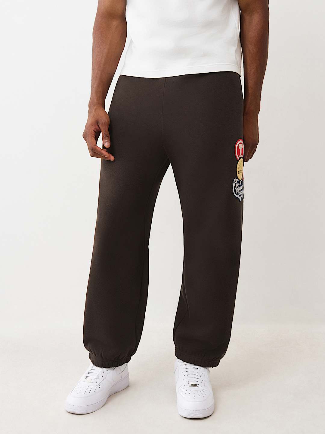 PANTALONES JOGGER VINTAGE CON PARCHE, image 3