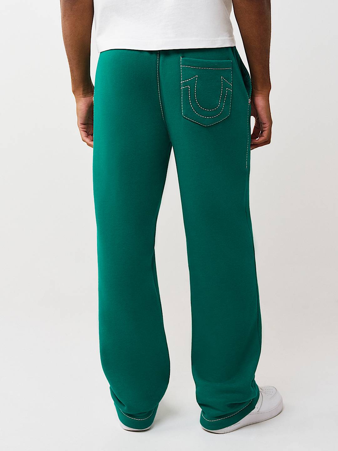 PANTALONES DEPORTIVOS HOLGADOS BIG T CON ESCUDO DE TR, image 6