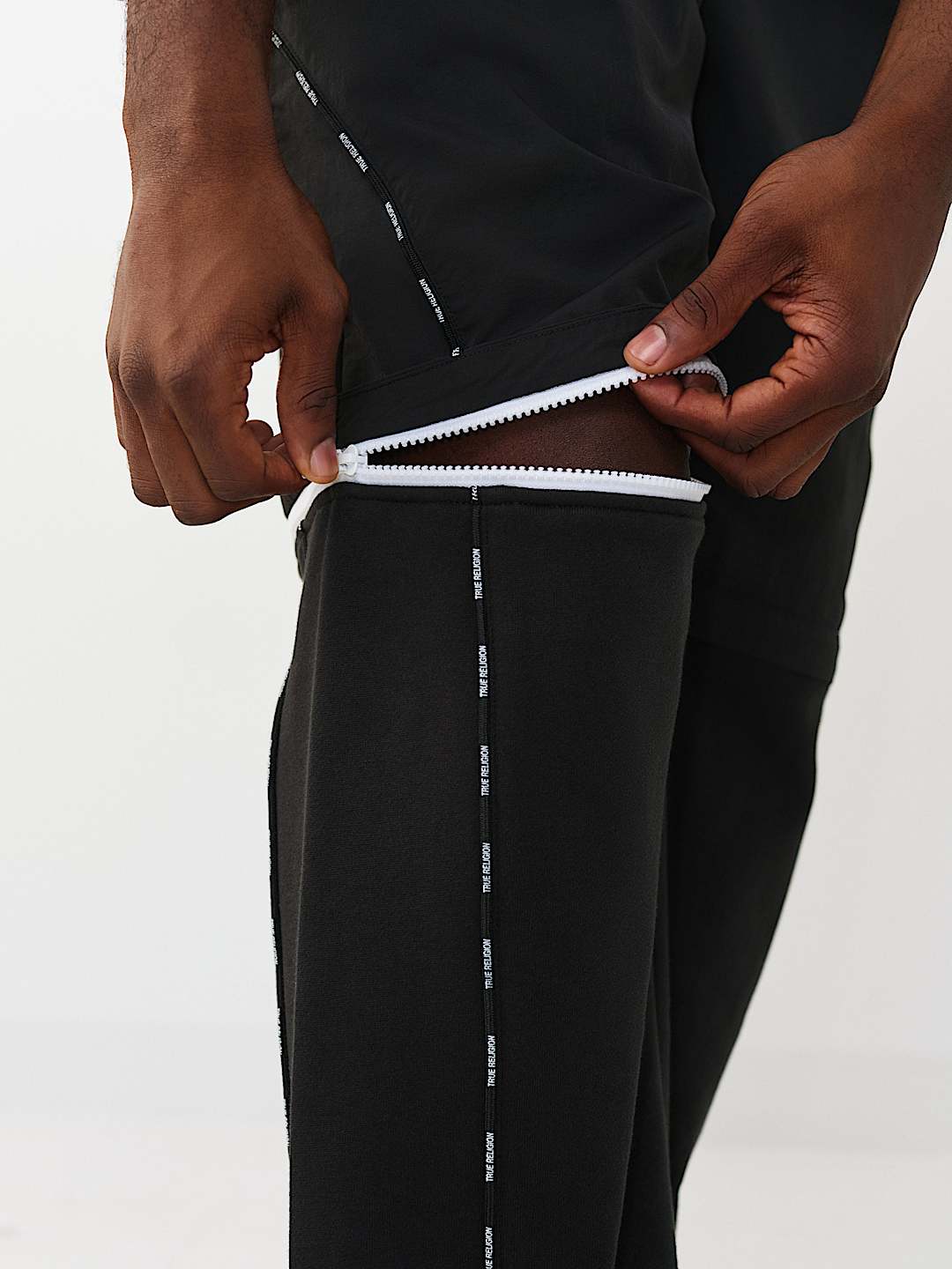 PANTALONES DEPORTIVOS CONVERTIBLES DE VELL&Oacute;N DE NAILON, image 4