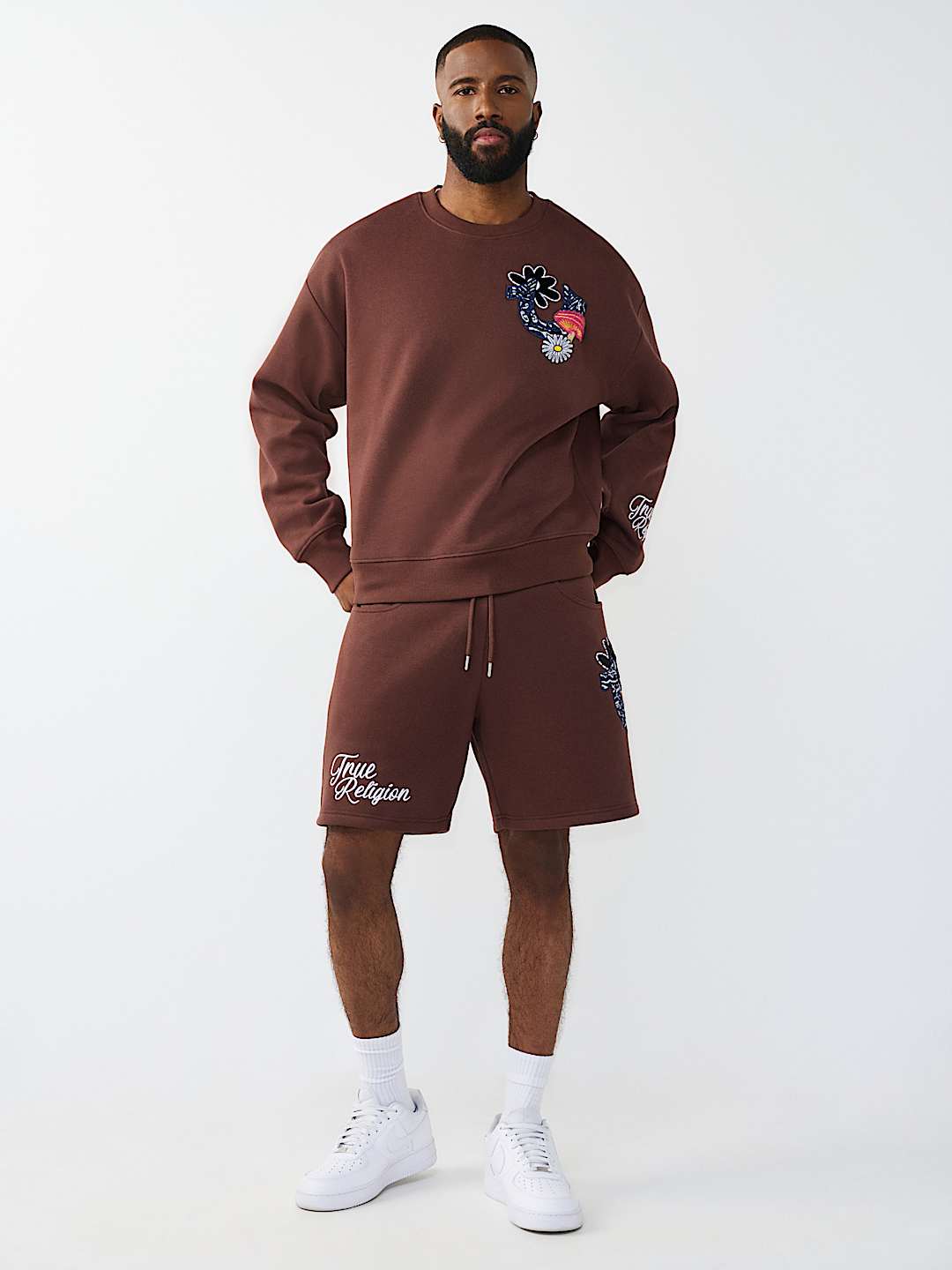 HORSESHOE APPLIQU&Eacute; SWEATSHORT, image 2