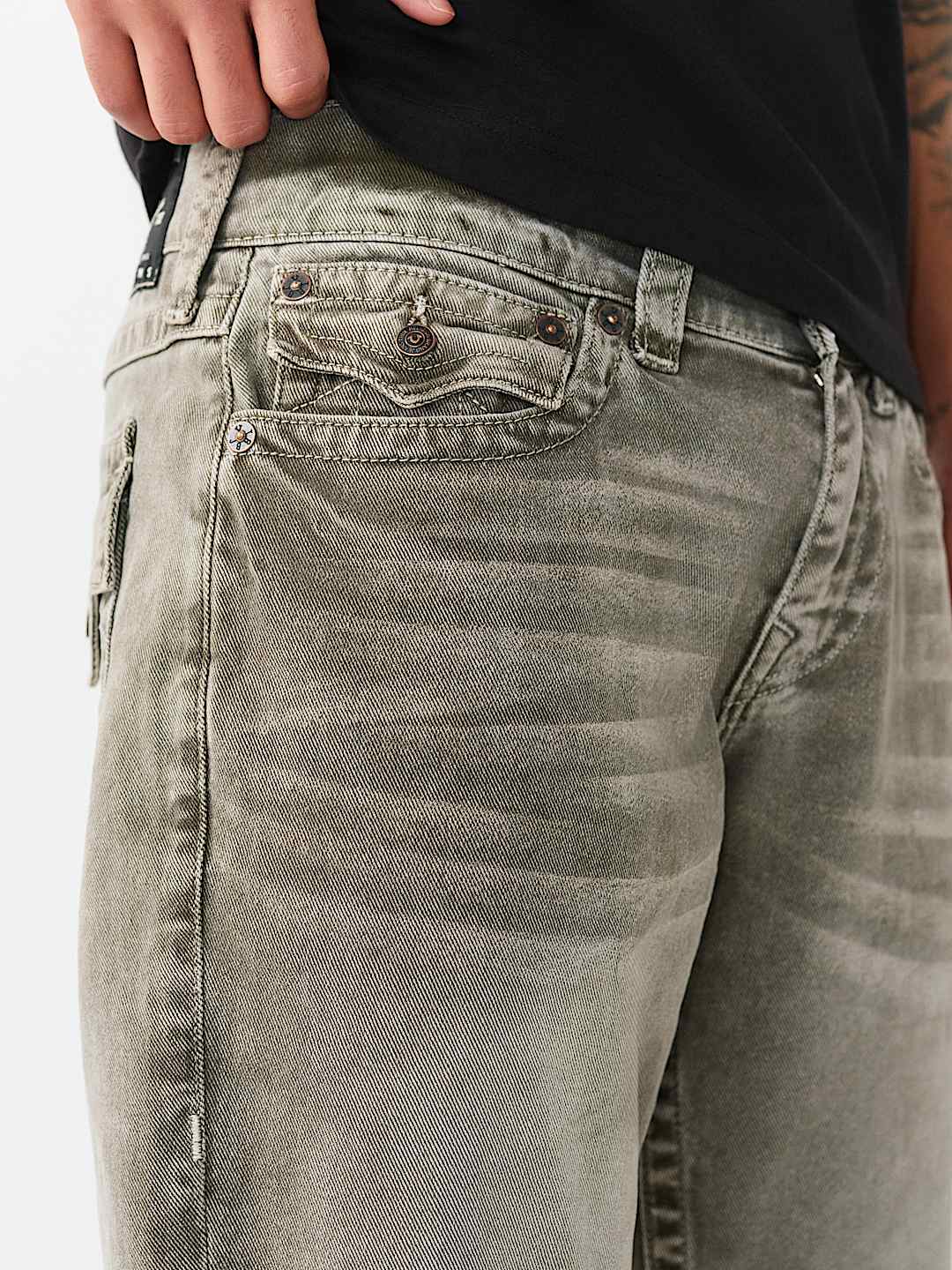 RICKY FRAYED HEM FLAP SHORT