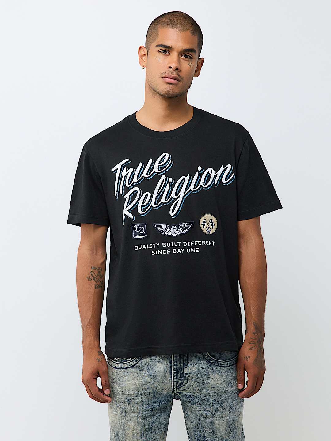STAY TRUE LOGO TEE