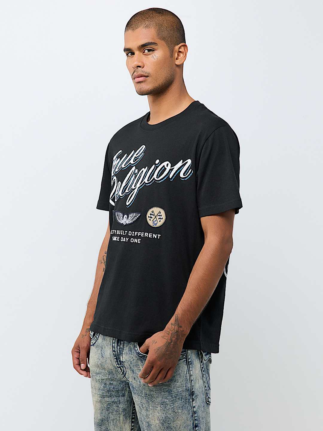 STAY TRUE LOGO TEE