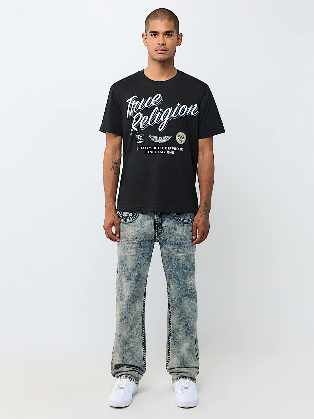 STAY TRUE LOGO TEE
