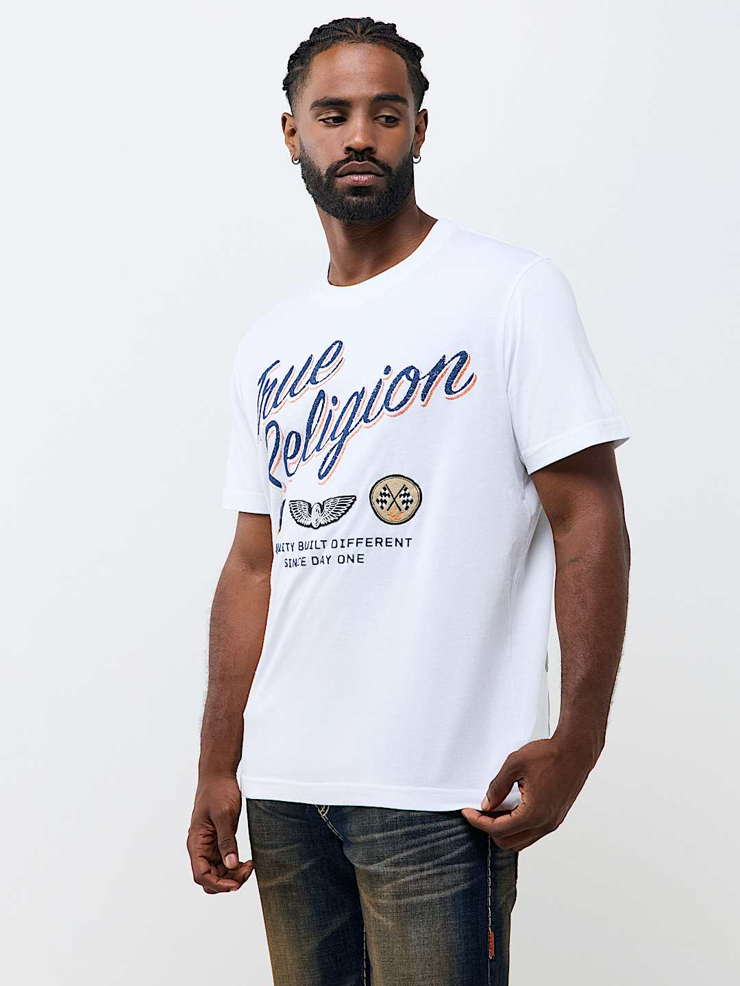 STAY TRUE LOGO TEE