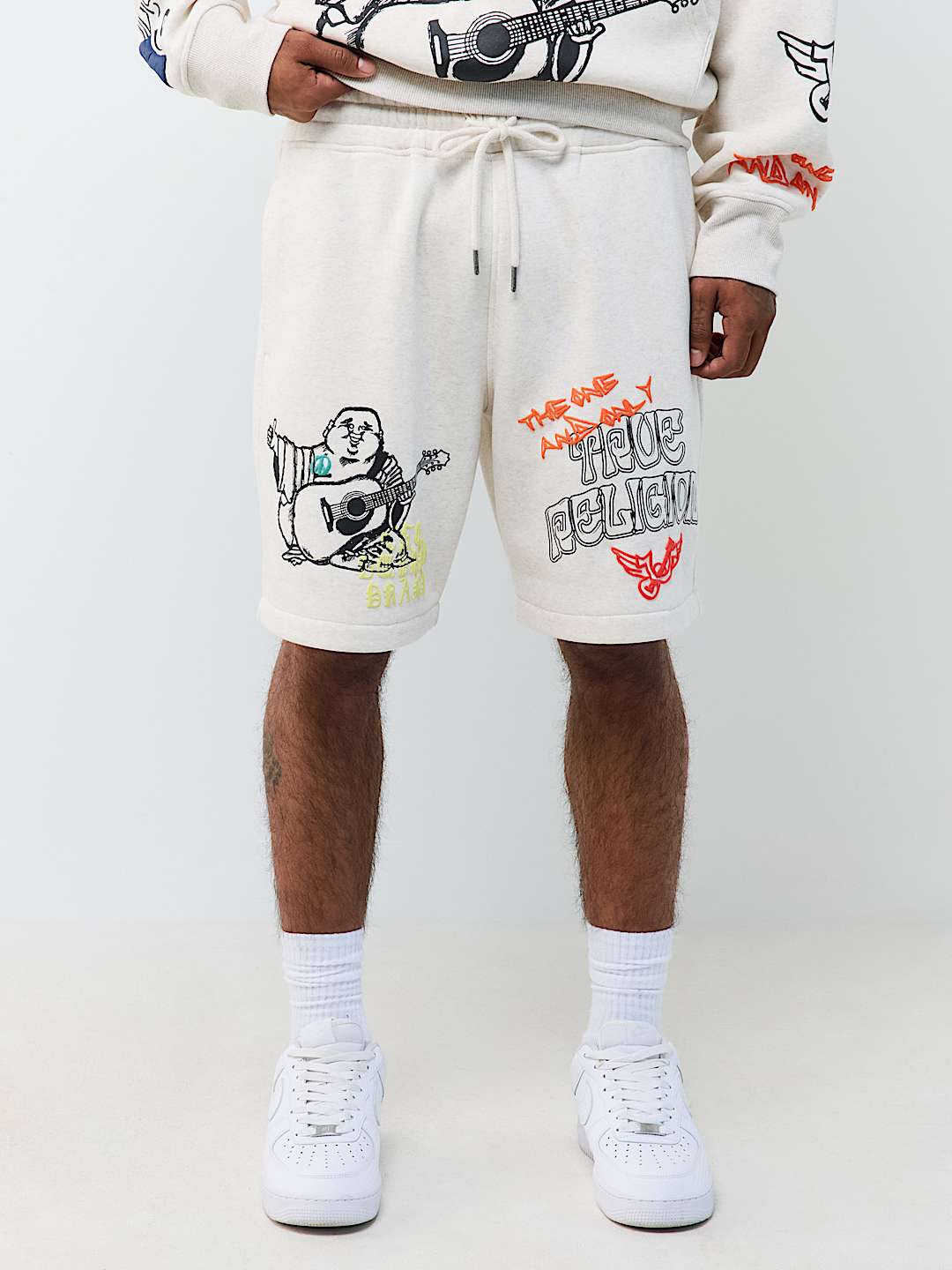 SHORT EN MOLLETON AVEC LOGOS DESSIN&Eacute;S