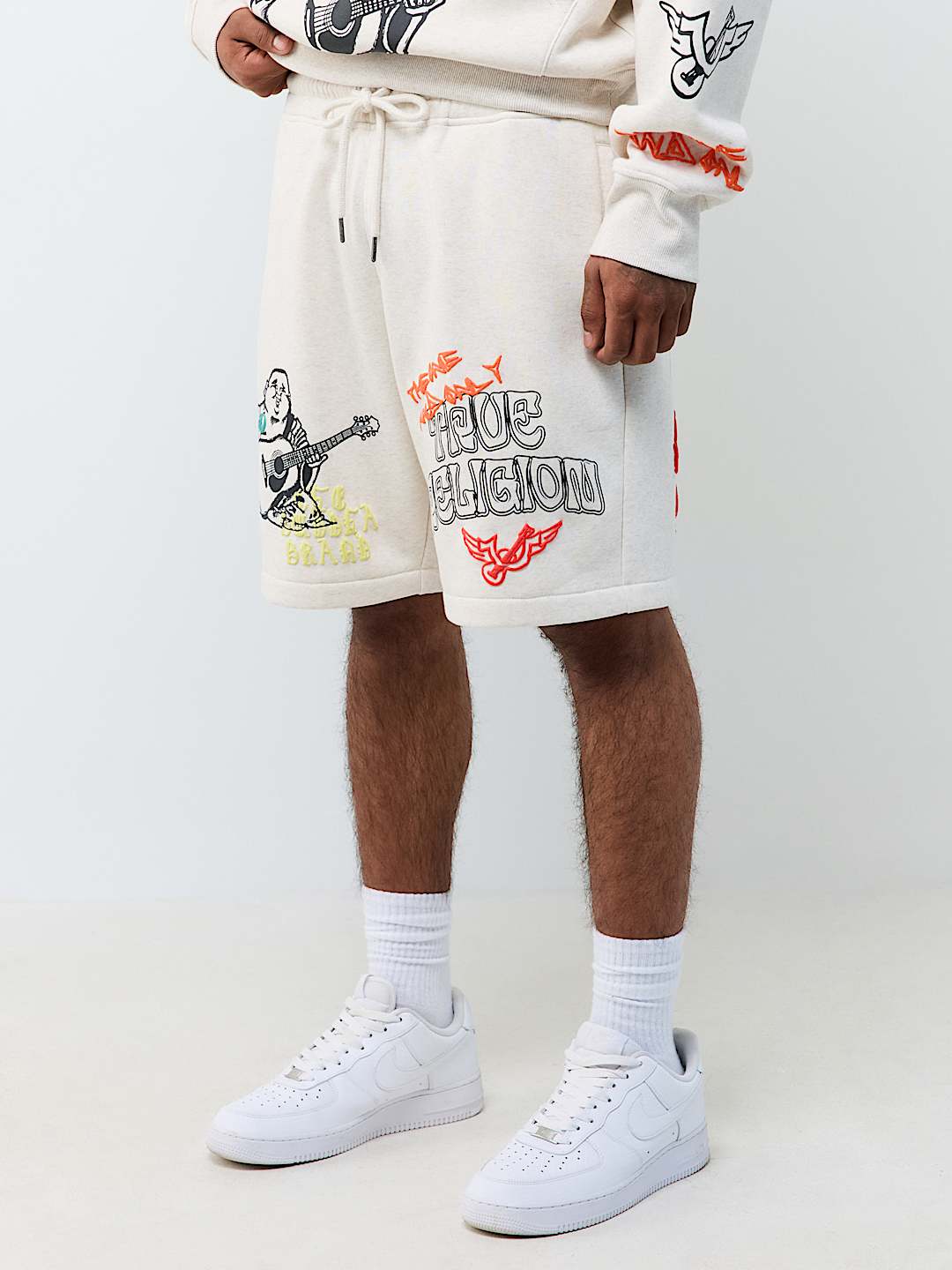 SHORT EN MOLLETON AVEC LOGOS DESSIN&Eacute;S
