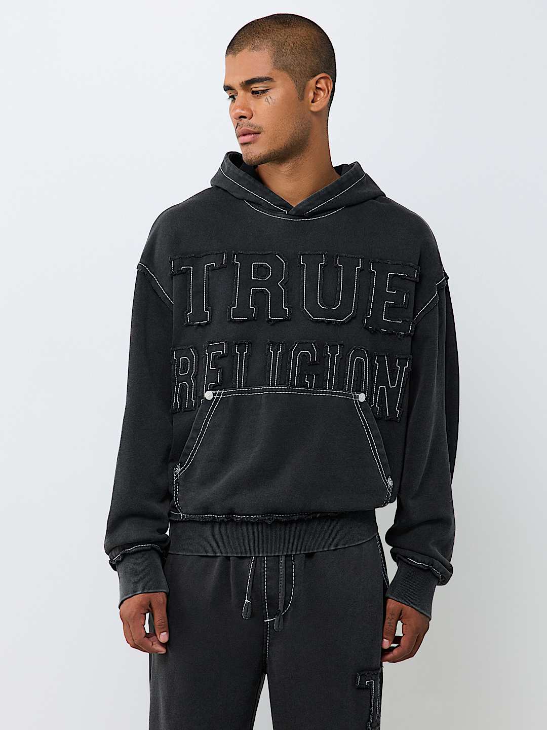 APPLIQU&Eacute; BIG T BOXY HOODIE