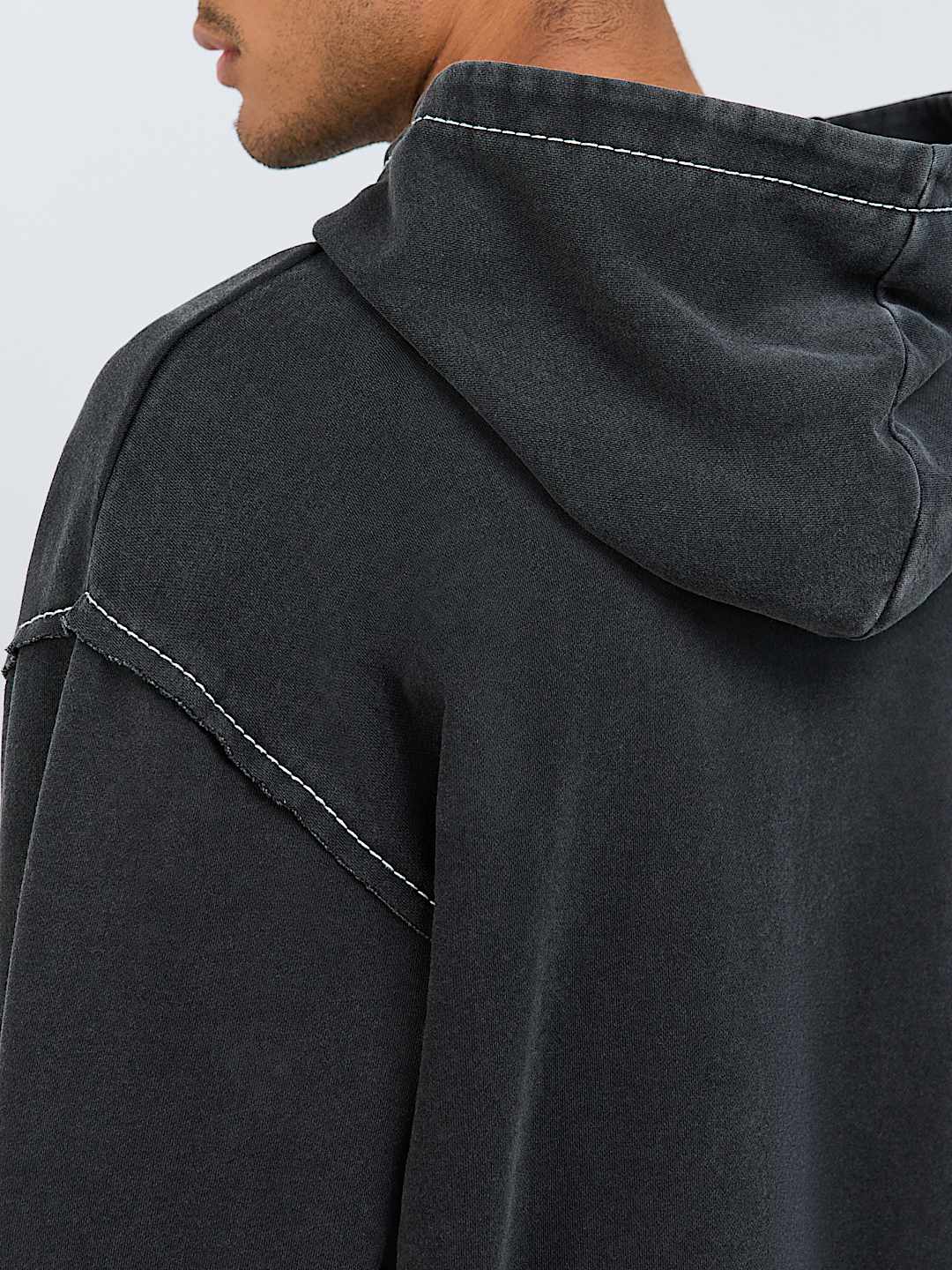 APPLIQU&Eacute; BIG T BOXY HOODIE