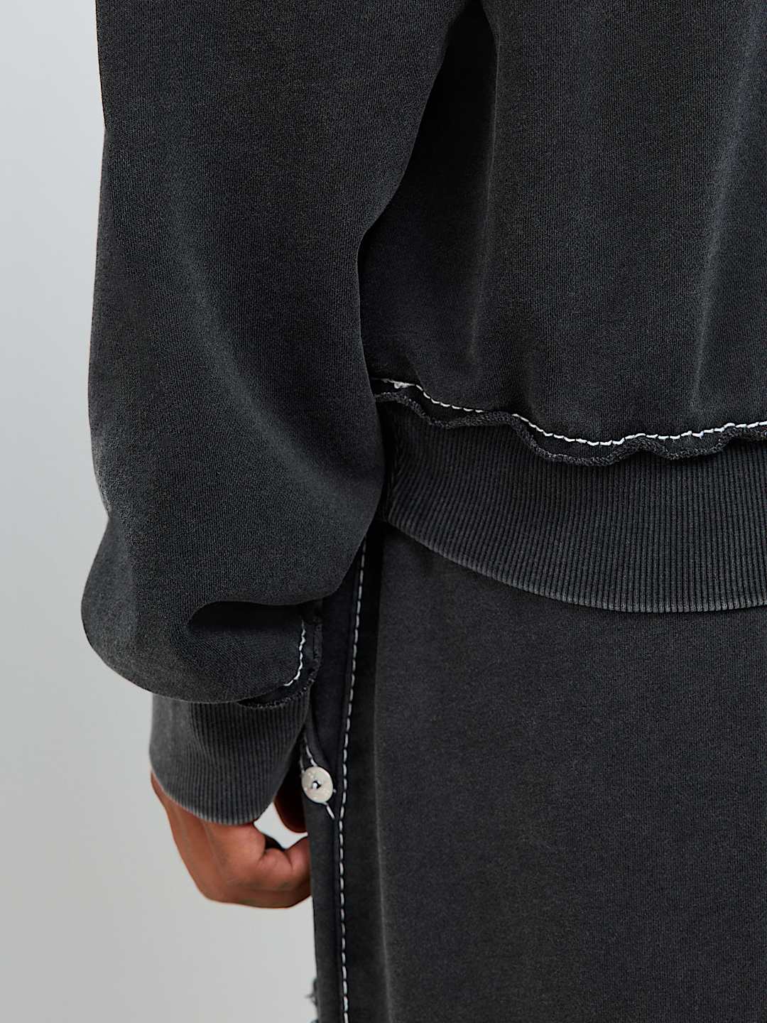 APPLIQU&Eacute; BIG T BOXY HOODIE