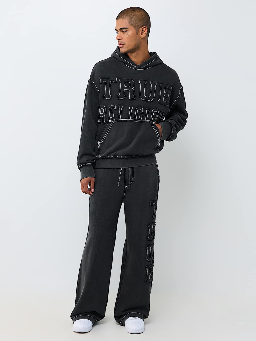 APPLIQU&Eacute; BIG T BOXY HOODIE